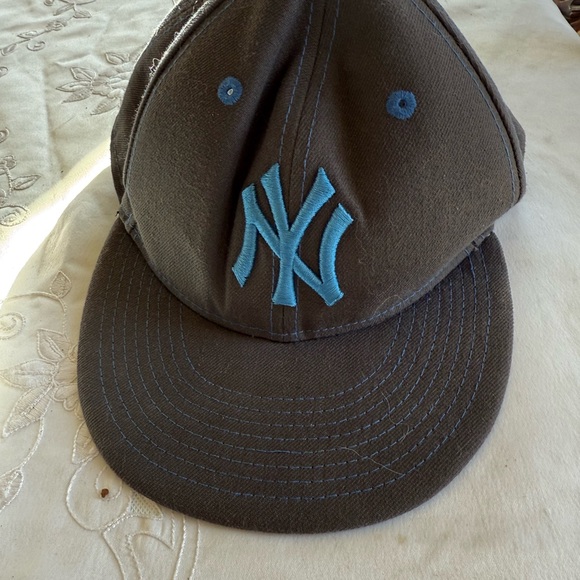 New York Yankees baseball cap very good condition gray and blue size 7 and 3/8 - Picture 9 of 10
